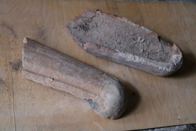 dachówka z tegoż kościoła