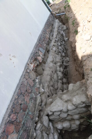 strona północna – podczas prac osuszania fundamentów